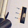Abb. Drehzahlumschalter am Plattenspieler Abb. Drehzahlumschalter am Plattenspieler