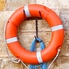 Abb. Ein helfender Rettungsring Abb. Ein helfender Rettungsring