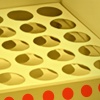 Abb. Kartondisplay für Tuben mit vielen Löchern Abb. Kartondisplay für Tuben mit vielen Löchern